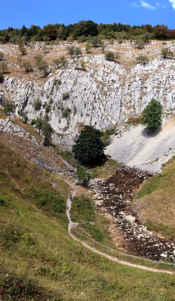 Pramen řeky Saine u Foncine-le-Haut, zcela suchý